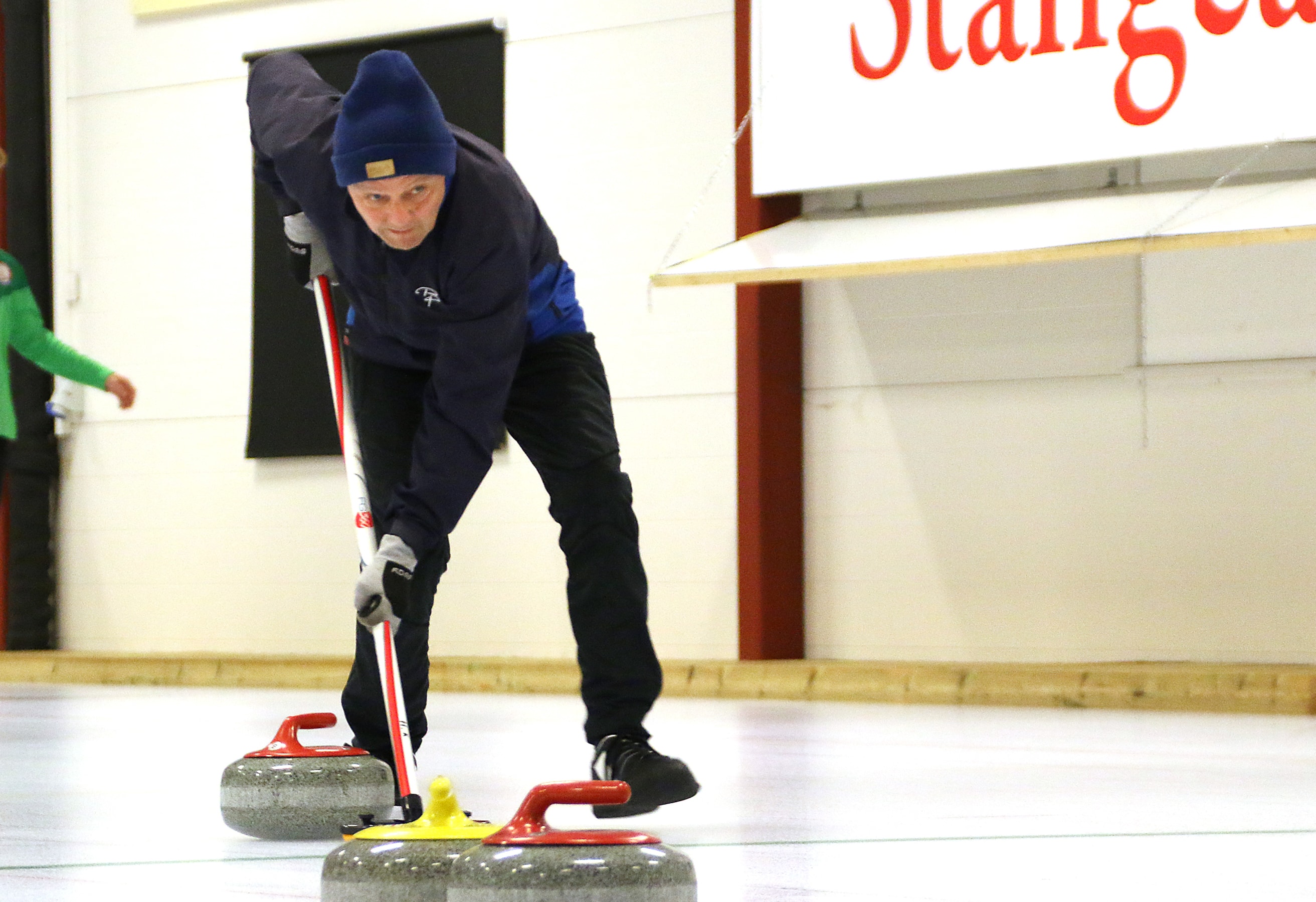 Bli med på mesterskap i individuell curling
